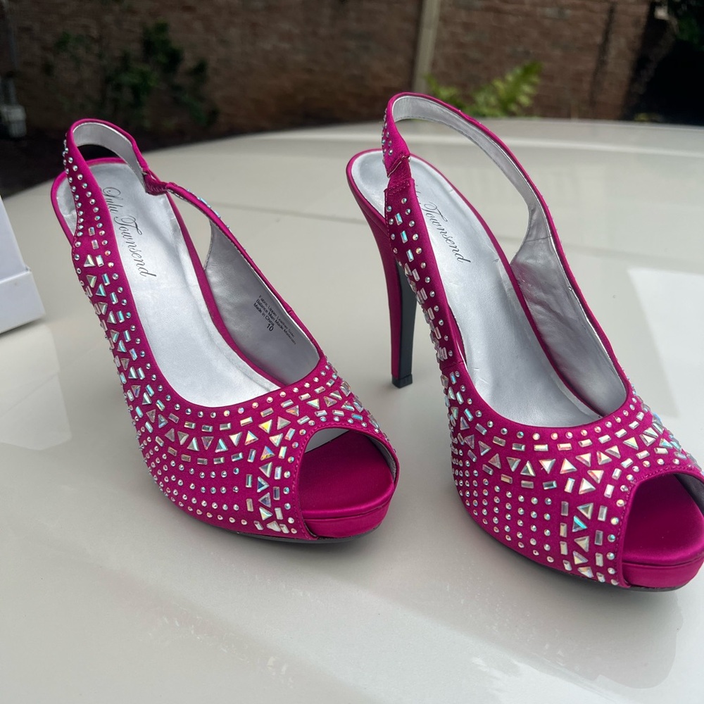 Lulu Townsend Fuchsia Peep-Toe Slingback Heels